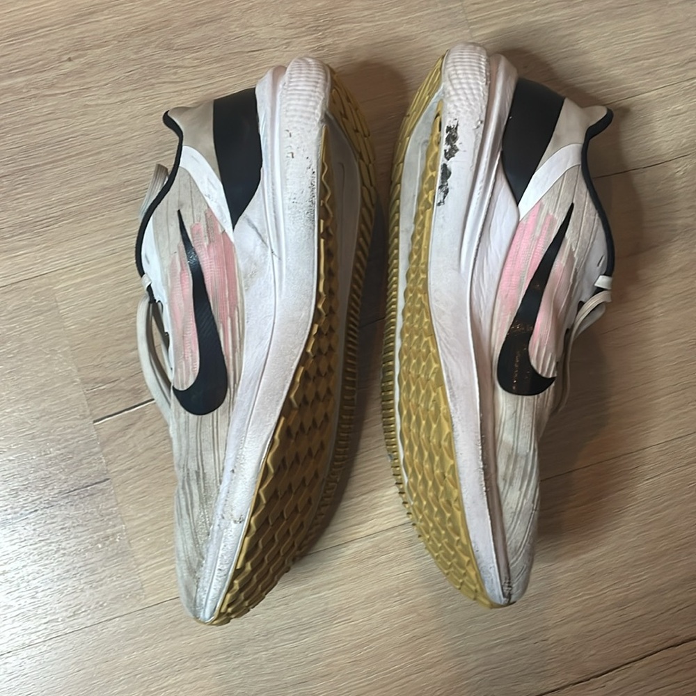 Nike Women's Air Winflo 9 'White Pink Spell' Running Shoes Size 8.5. Good tread! - Picture 6 of 8